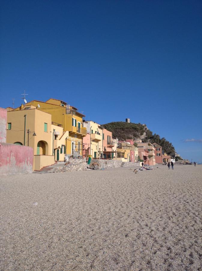 Casa Mariuccia A Due Passi Dal Mare Apartment Finale Ligure Exterior photo